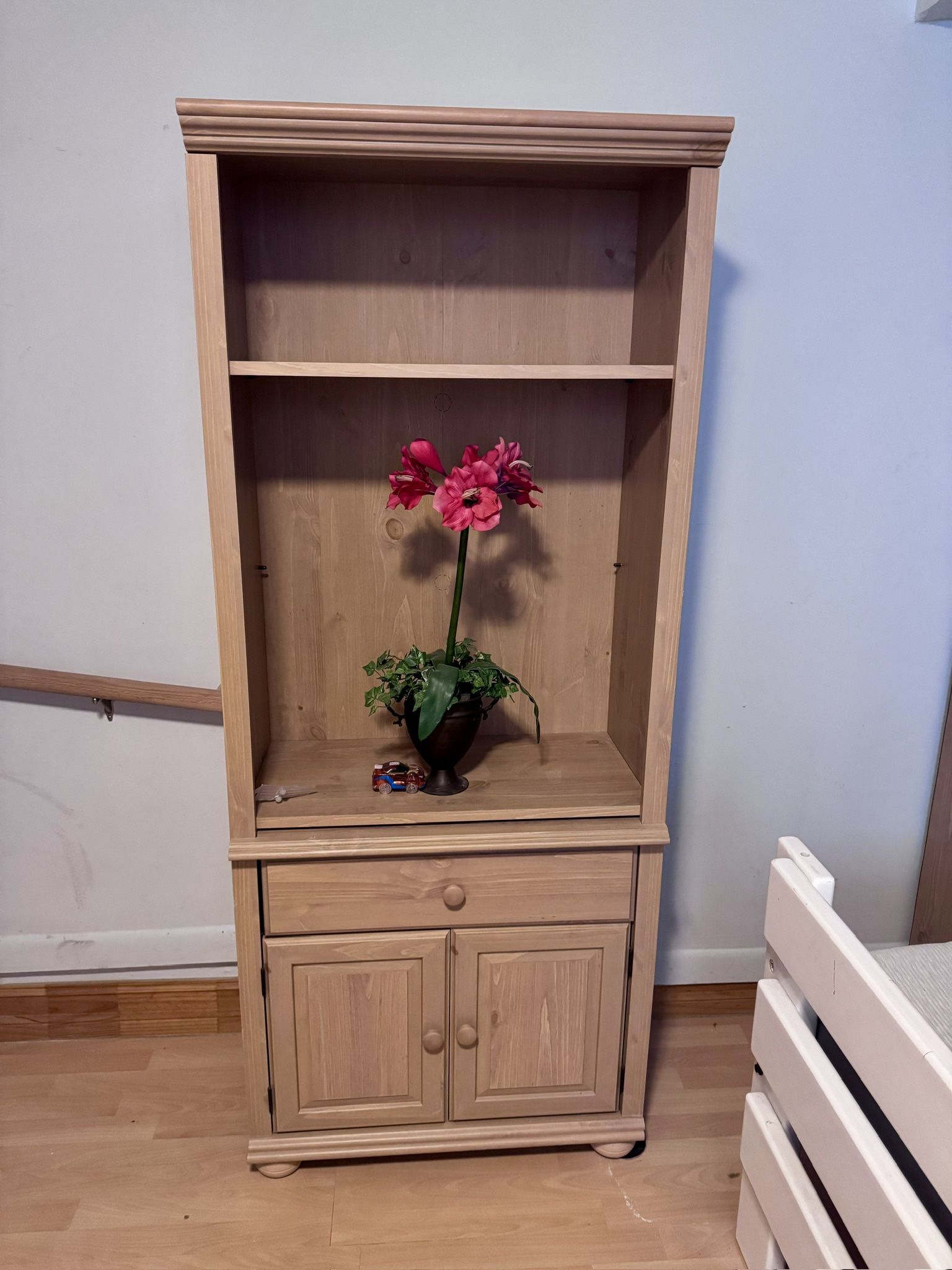 Wood-Look Media Hutch / Cabinet