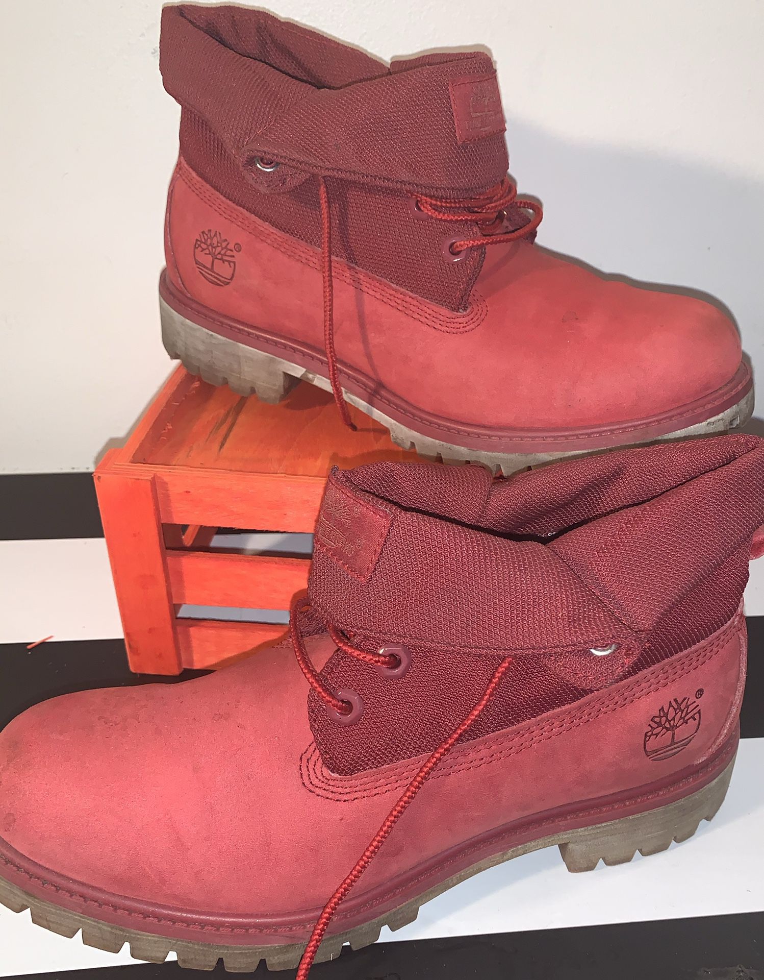 RED TIMBERLANDS