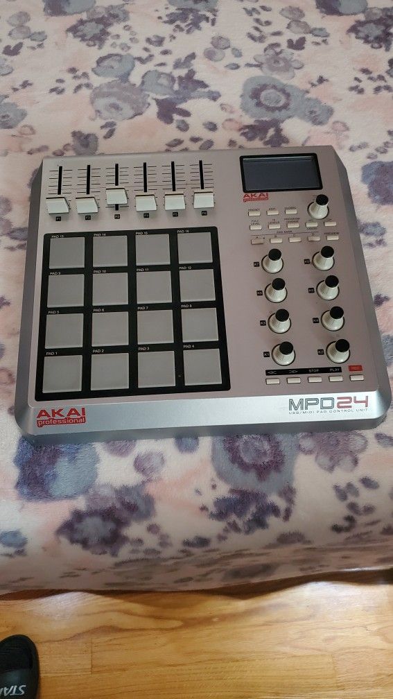 Akai MPD24 Midi Controller