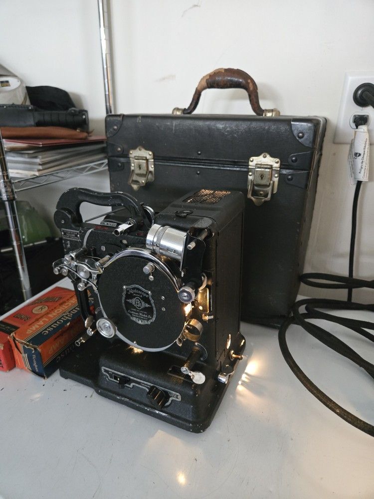 Antique Kodak Kodascope Model B 16mm projector original box