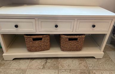 Entryway storage bench with two baskets