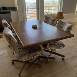 ⭐️Dining Table And 4 Chairs. VINTAGE DELIGHT⭐️