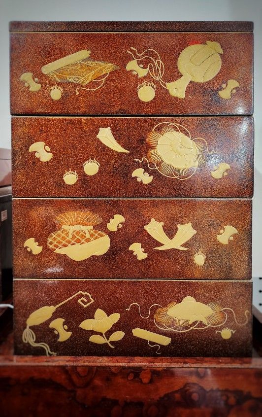 Antique Maki e Jūbako Lacquered 5 Tier Food Box with Storage Case (c. 1810s)