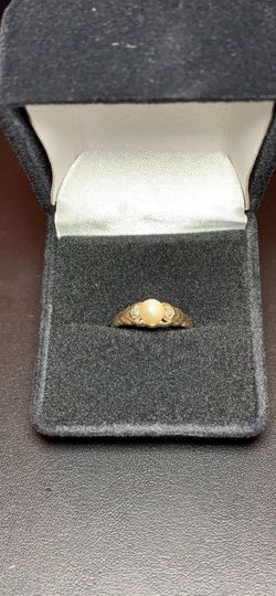 10k gold diamond pearl ring