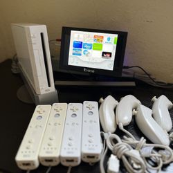 Nintendo Wii Console 4 Controllers 4 Nunchucks All Cables.