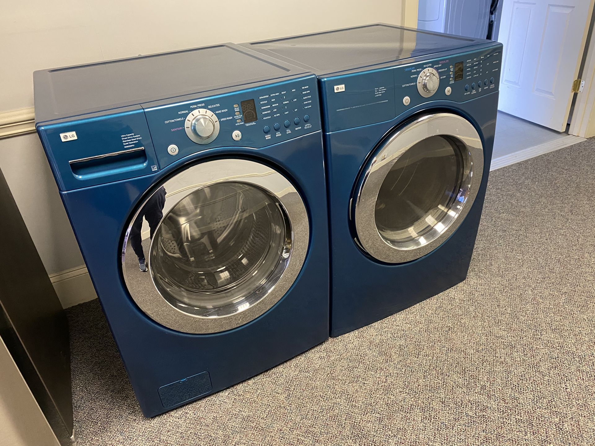 TEAL LG HIGH EFFICIENCY FRONT LOAD WASHER AND DRYER SET 4 month warranty