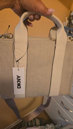 DKNY PURSE NEW