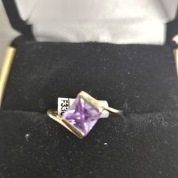 10kt Purple Gem Stone Ring