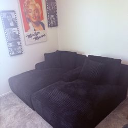 Double RIGHT Arm Chaise Sofa Velvet - $280