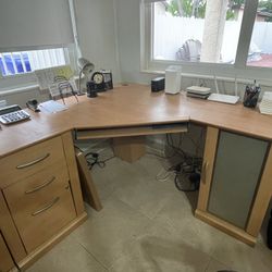 DESK 