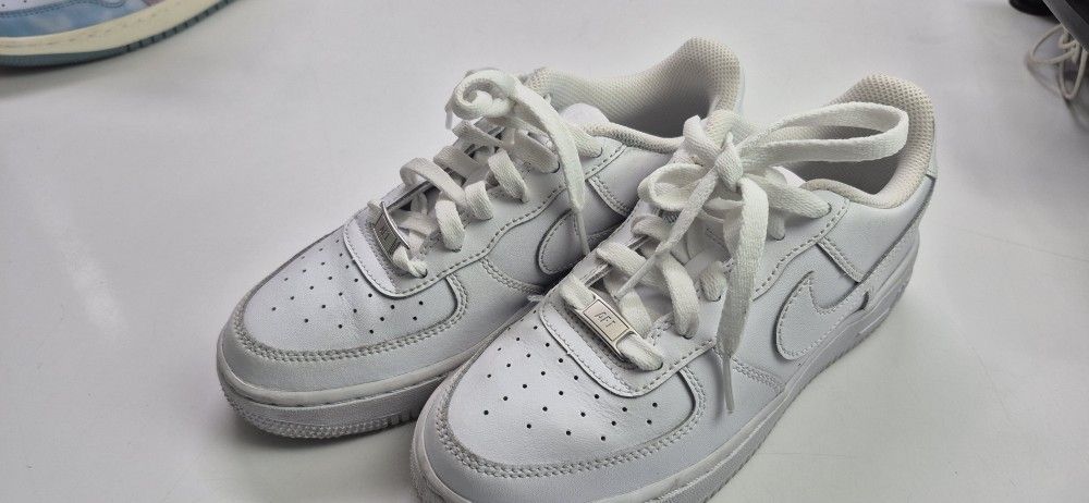 Nike Air Force 1 Low.