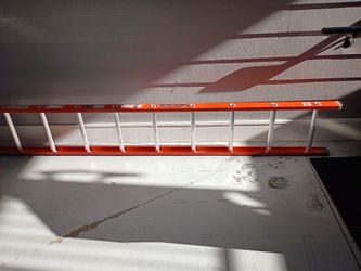 Louisville Fiberglass Extension Ladder