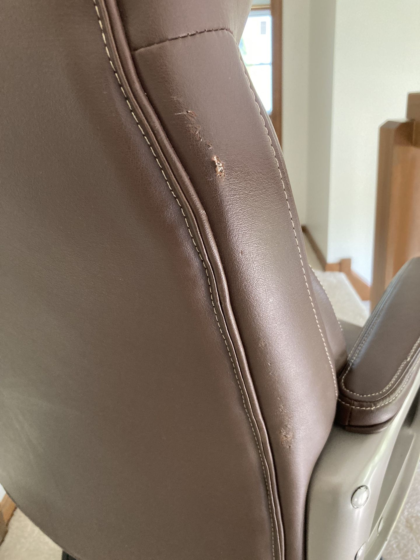 Lazboy Arcadian Bonded Leather Office Chair for Sale in Solon, OH OfferUp