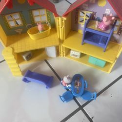 Peppa Pig's House Playset, - Includes Foldable House Case, Character Figures & Room Accessories