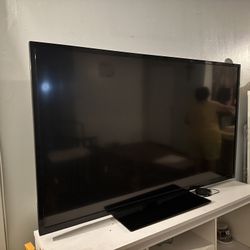 MOVING SALE Vizio E E601i-A3 is a 60-inch smart LED-LCD HDTV 2013