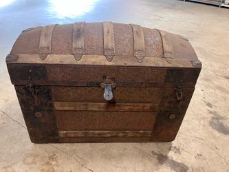 1800s Antique Camelback Steamer Trunk / Treasure Chest