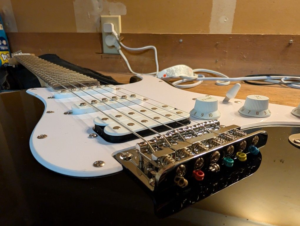 Fender (Squier) Mini guitar + Fender Mini Amp