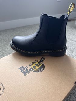 Brand New-Dr. Martens - Women’s Virginia Leather Chelsea Bootie