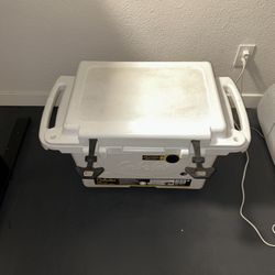 Cabela’s 40 QT Cooler