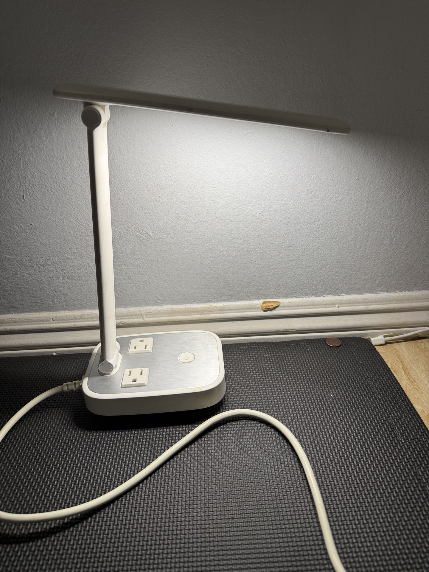 Desk lamp