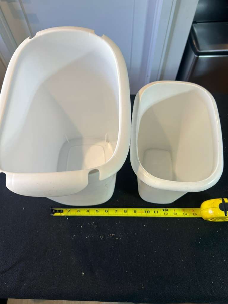 π§Ί Set of 2 White Plastic Storage Bins / Trash Cans