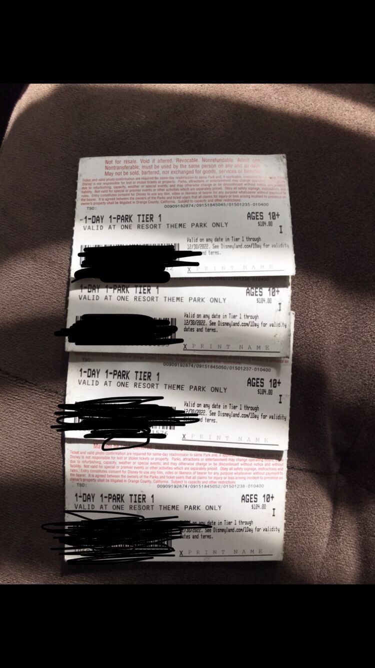 Disneyland Tickets (4) For 150.00$ (2) For 100.00$