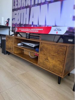 TV CONSOLE