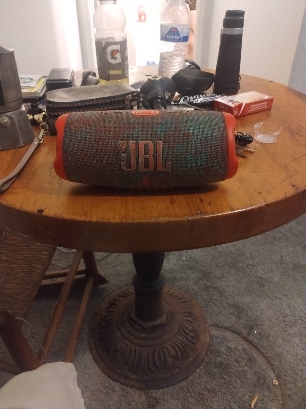 JBL. Bluetooth Speaker Charger5