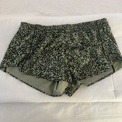 Like New Woman’s Athleta shorts. XL