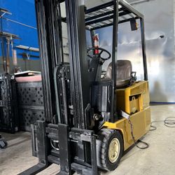 Electric Forklift Yale 3000 Pounds 
