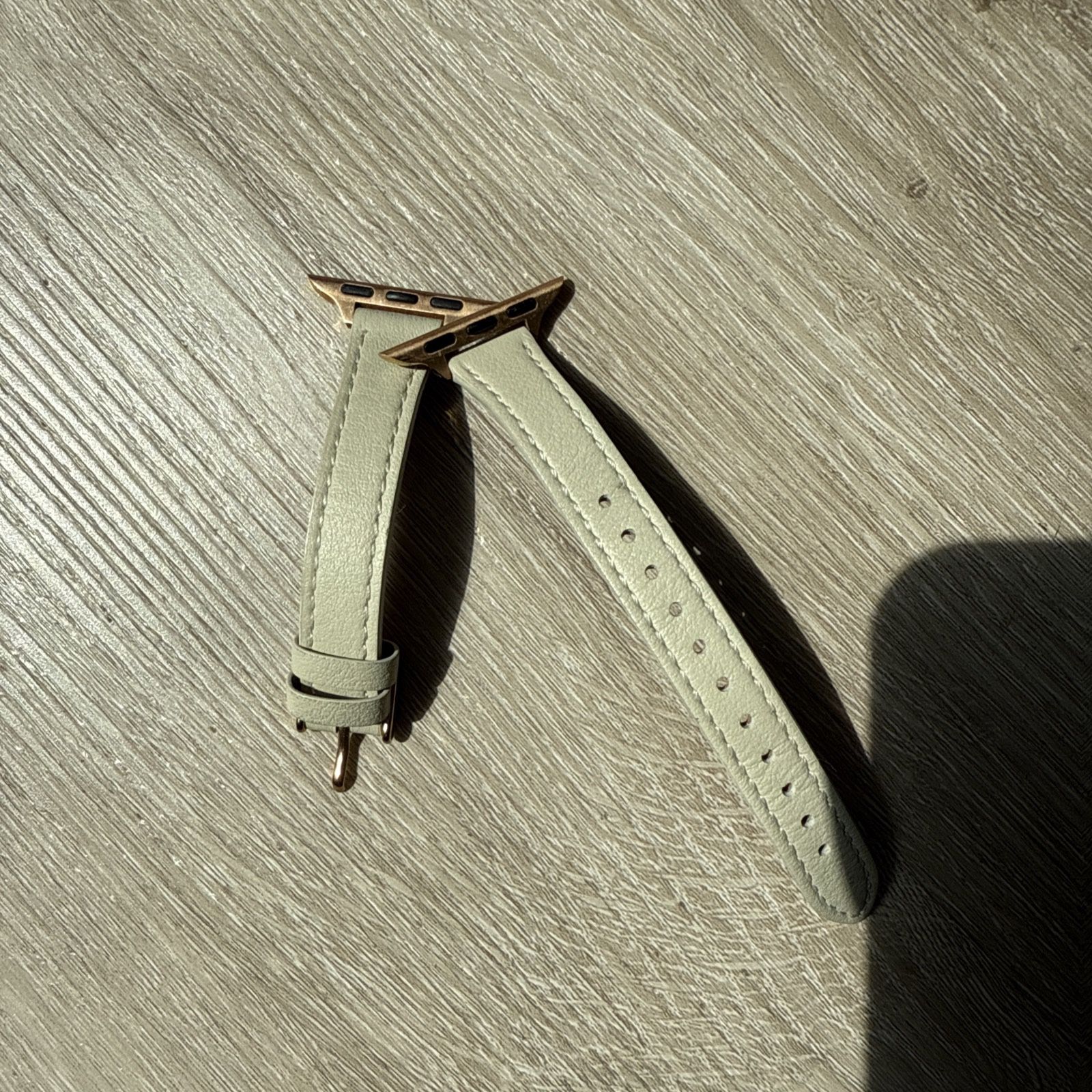 Beige Leather Apple Watch Band – Gold Hardware, Elegant & Minimalist