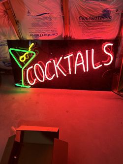 Neon Cocktail Bar Sign