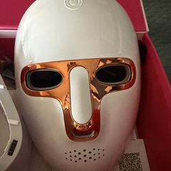 Light therapy mask