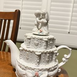 precious moments wedding cake music box teapot 
