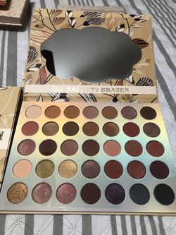 EYESHADOW PALETTE