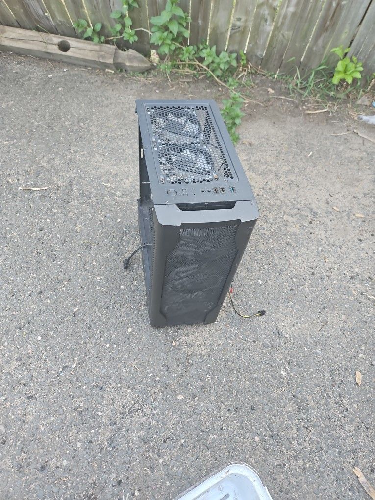 Montech X1 PC case Dented