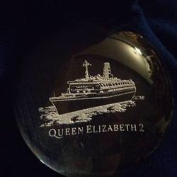 *Crystal Hand Cut PAPERWEIGHT * QUEEN ELIZABETH 2 - QE2