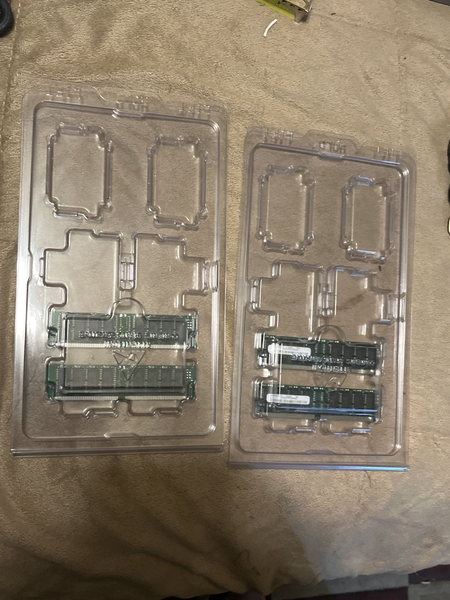 📝 Description: For sale is a lot of four (4) vintage 72-pin EDO SIMM memory modules, ideal for retro PC builds or restoring classic 486/Pentium comp