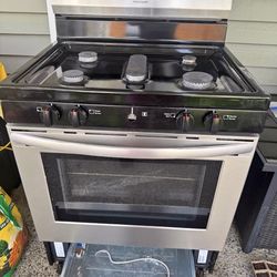 Gas stove