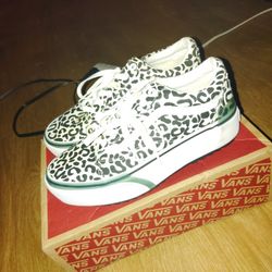 Brand New Vans Girl Shoes 