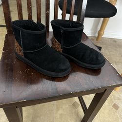 Girl’s Size 2 Koolaburra By Ugg Boots.
