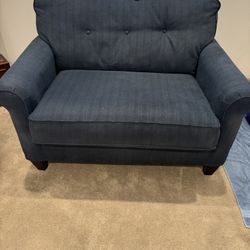 Lazy Boy Love Seat Excellent Condition 