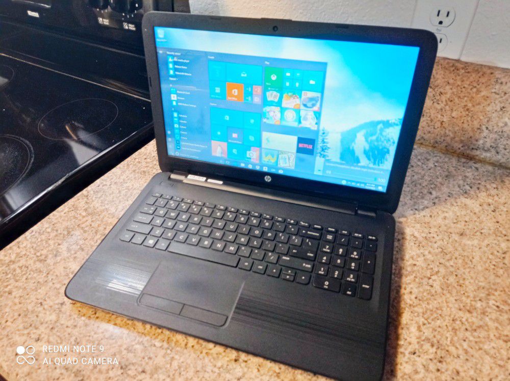 HP Laptop****PERFECT FOR SCHOOL OR WORK