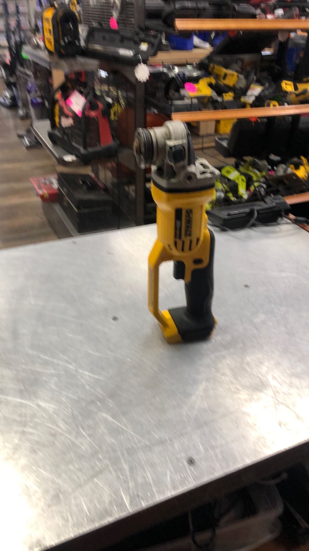 1003 Dewalt DCG412 20v Lithium Ion 4-1/2” Angle Grinder (Tool Only) 539177