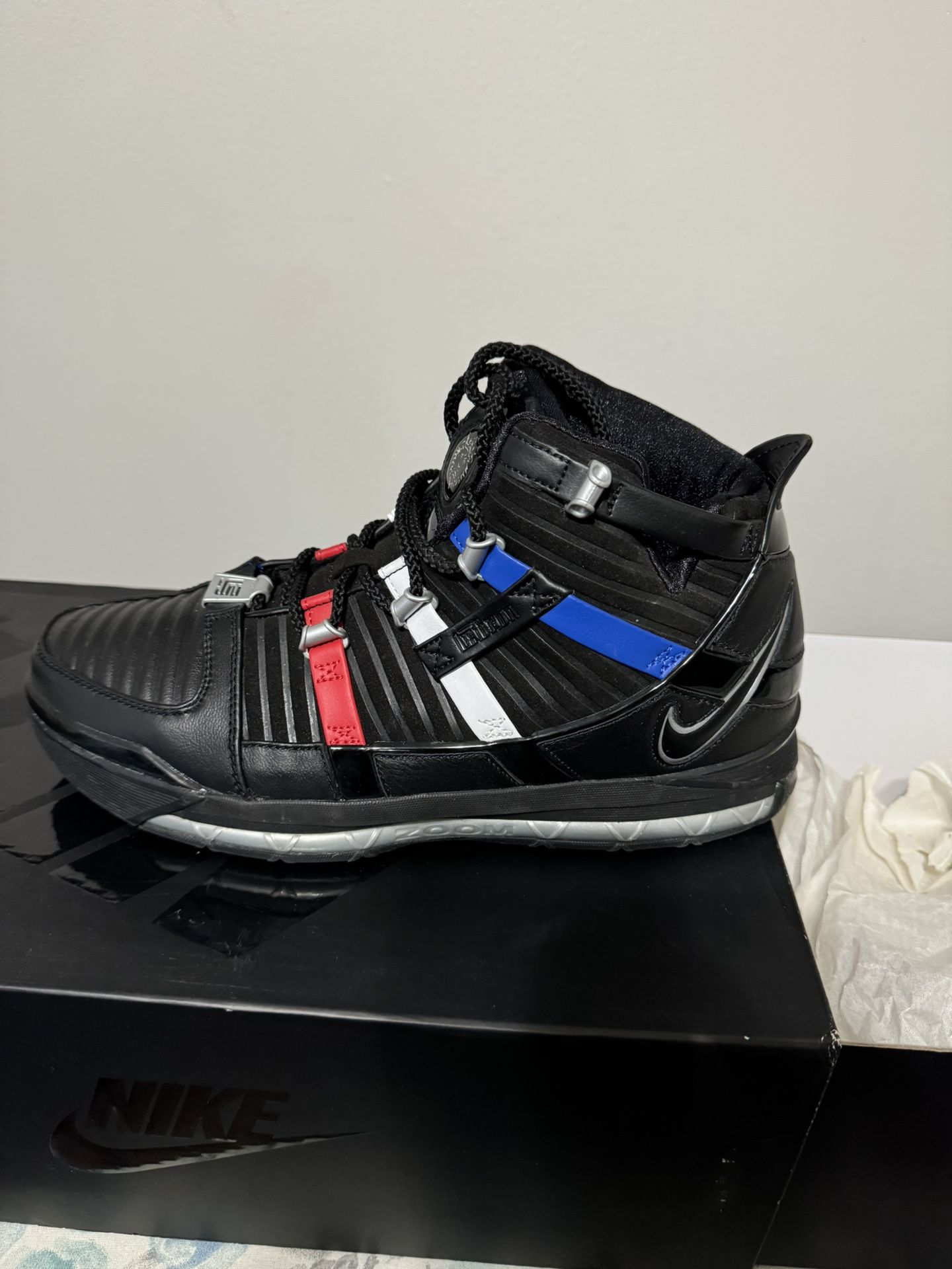 Nike Lebron Limited Edition - Size 10.5