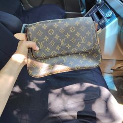 Louis Vuitton Bag Just Needs A Little Refining On The Handle In Good Condition