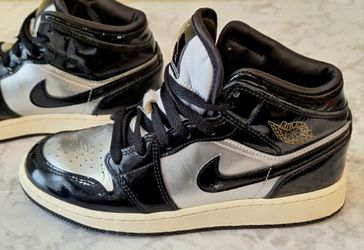 AIR JORDAN 1 MID GS BLACK METALLIC SILVER - SIZE 5Y