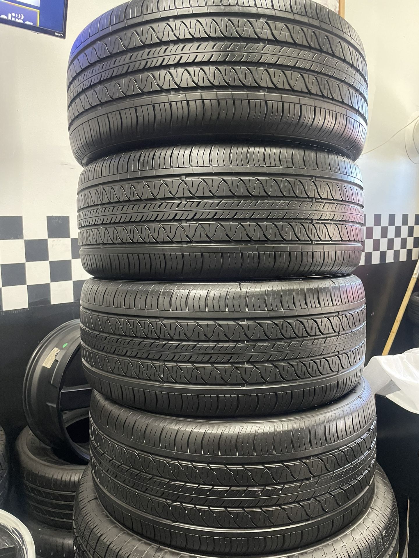 Set Of 4 Matching Tires Continental All Season 255/45R19