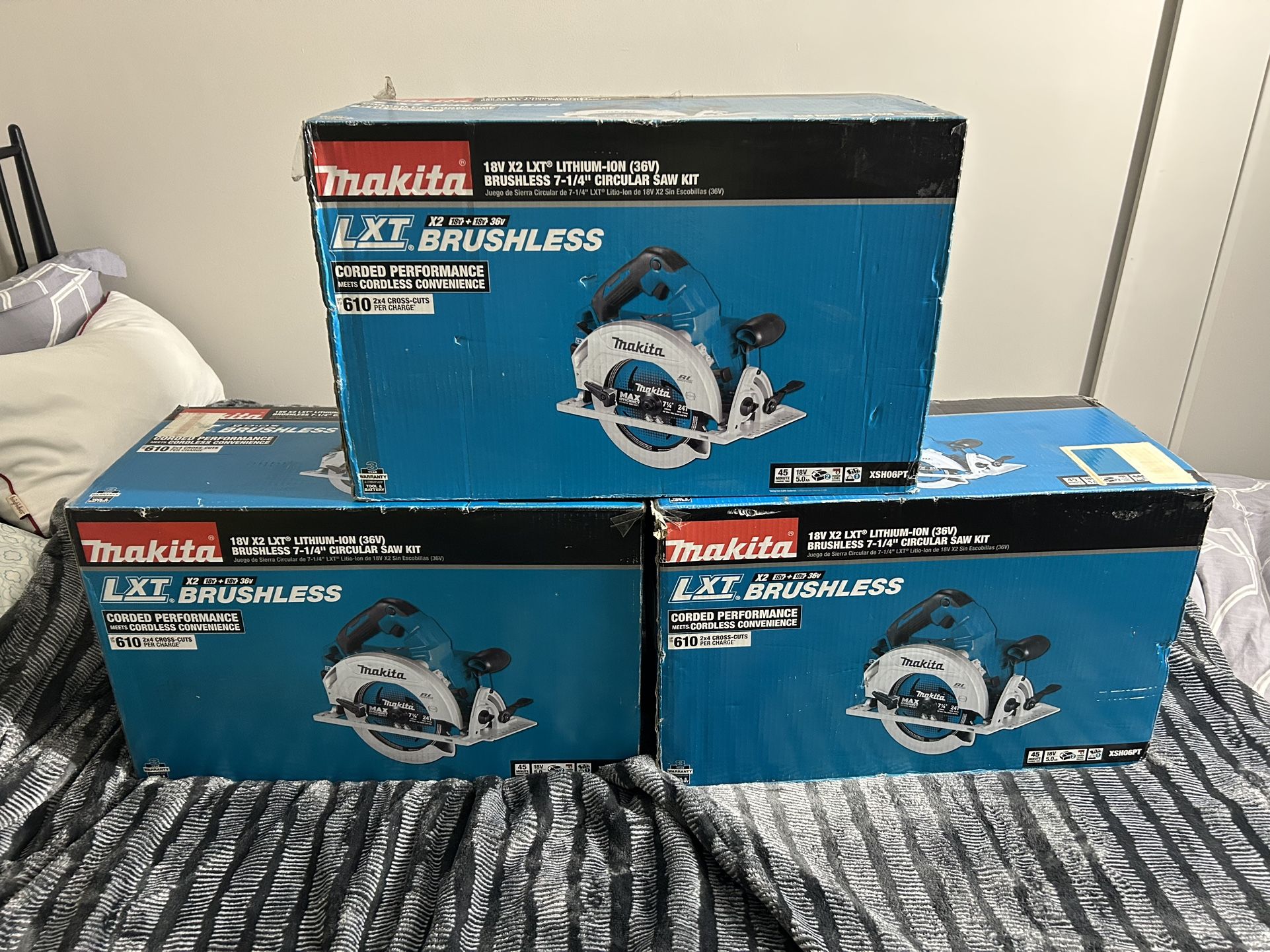 Brand New Makita 18V X2 LXT Lithium-Ion (36V) Brushless Cordless 7-1/4 in. Circular Saw Kit 5.0Ah Model XSH06PT