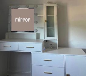 Vanity with chain included